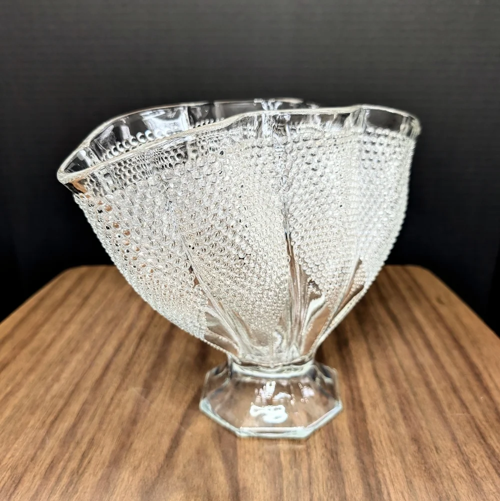 L.E. Smith 1940s Thousand Eyes Pattern Hobnail Fan Shaped Footed Tall Glass Vase